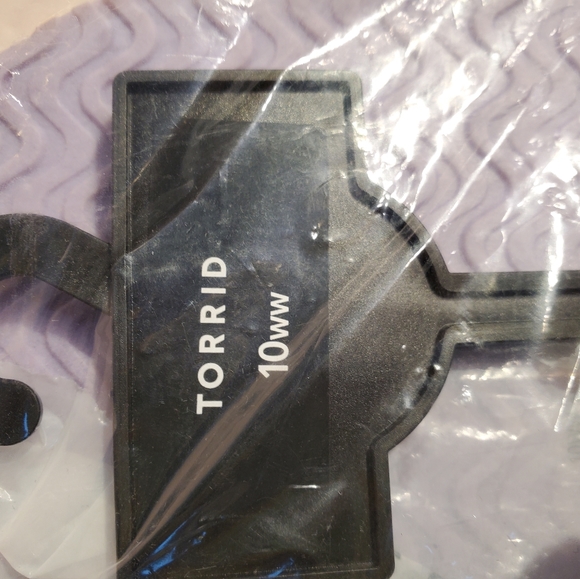 Torrid Lilac Faux fur fuzzy slippers - Picture 9 of 12